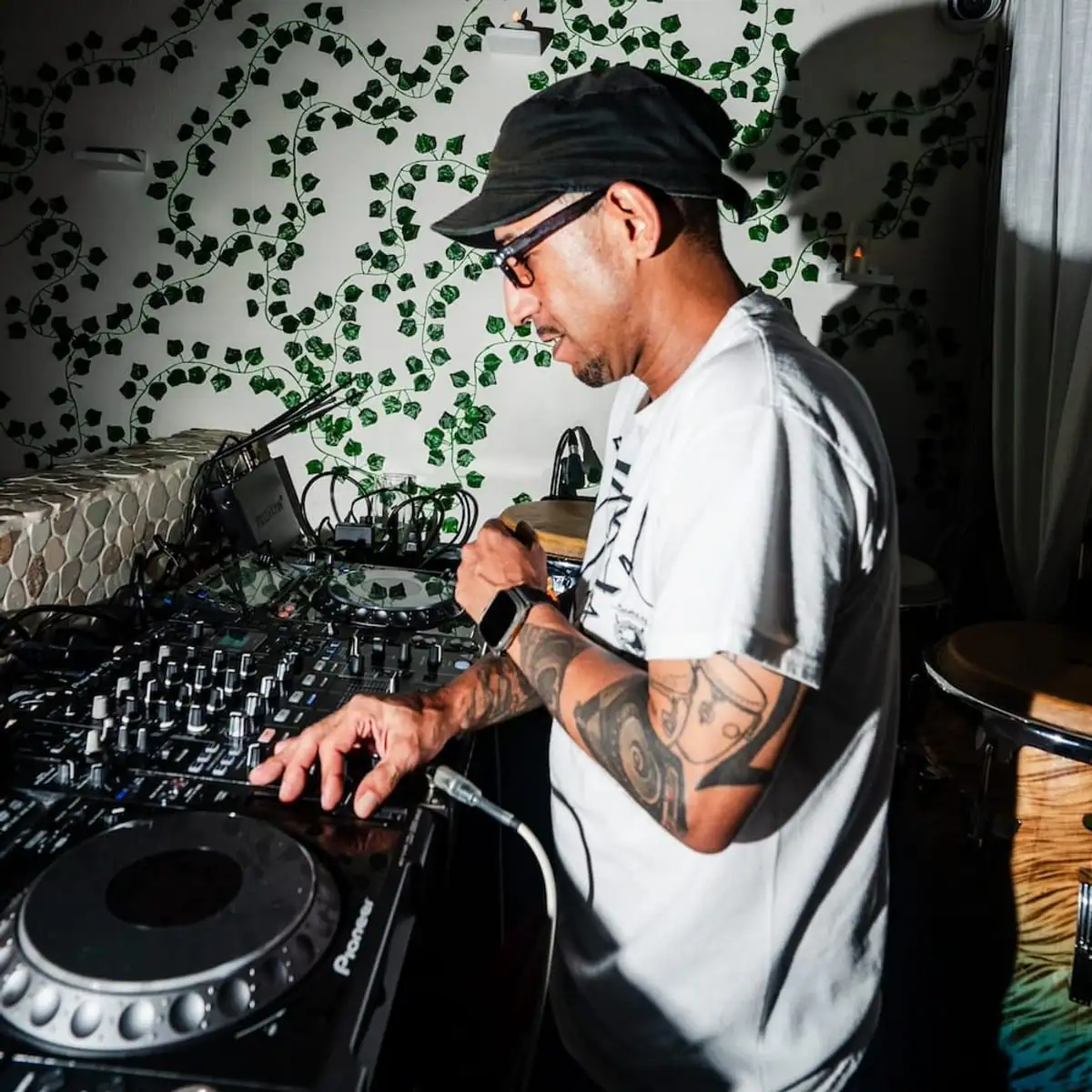 FRIDAY DJ NIGHT